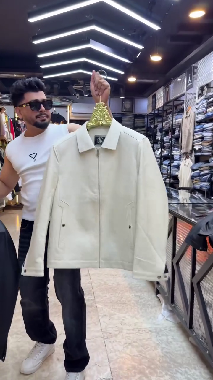 Cream Minimalist Zip‑Front Formal Jacket with Shirt Collar and Side Pockets for Smart Casual & Office Wear