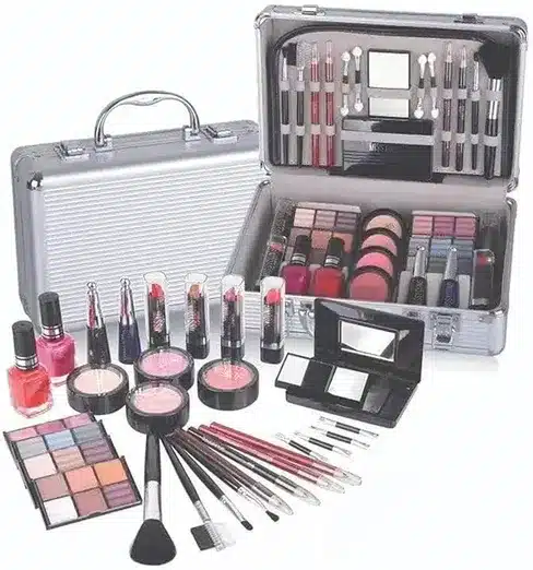 Makeup Kit with Premium Storage Case for Face, Eye
& Lip Makeup